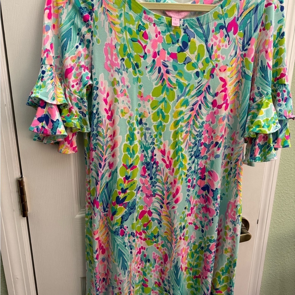 Lilly Pulitzer Catch The Wave. Great condition.